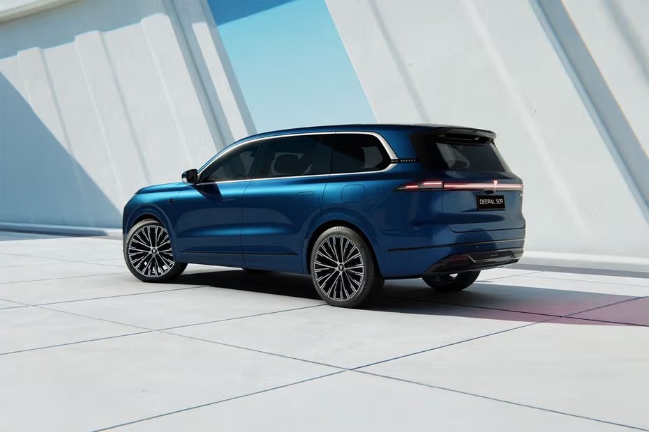 deepal-s09-rear-cross-side-view-803753
